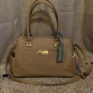 Dark tan, 10 pocket, arm strap with longer strap